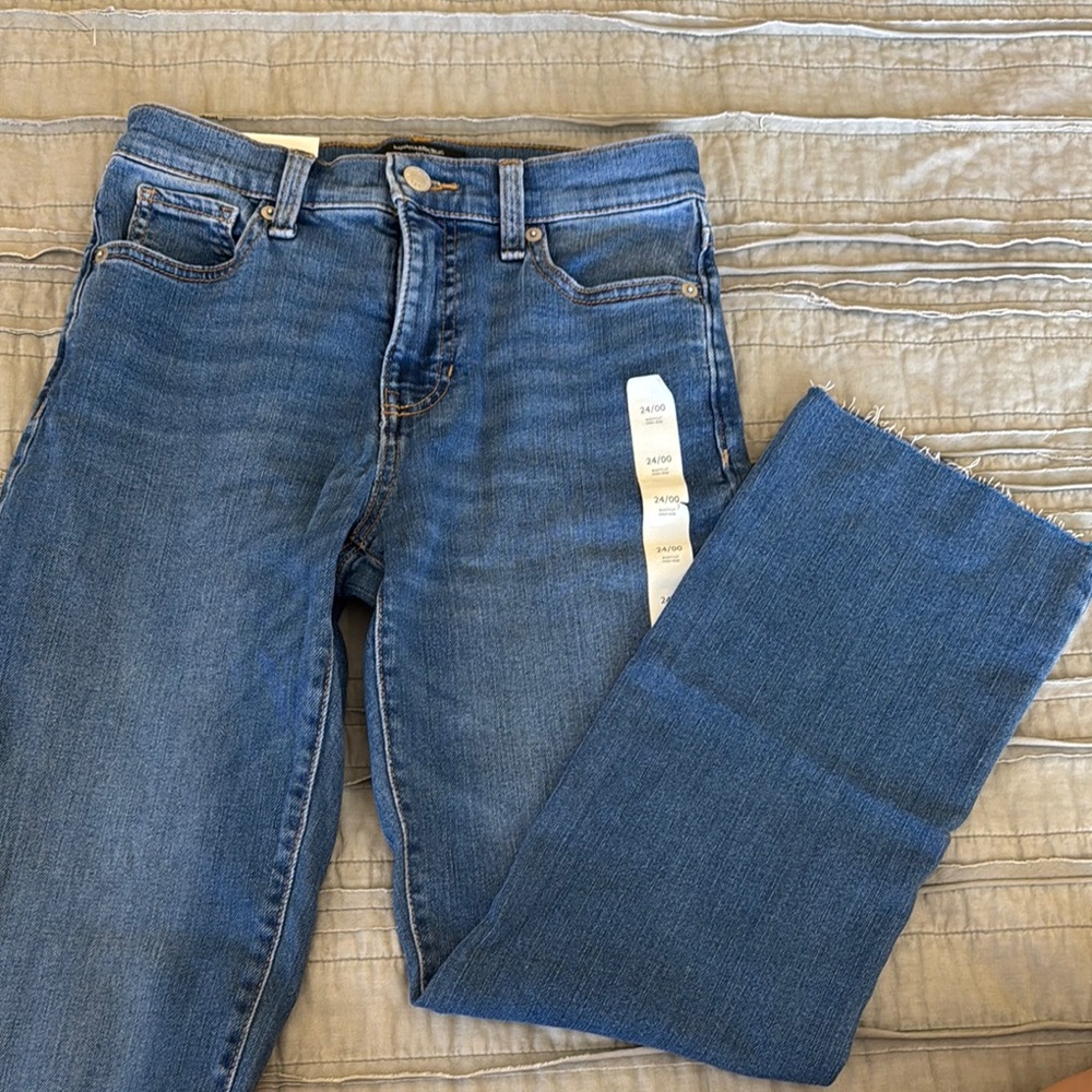NWT Banana Republic bootcut flare cropped high rise jeans. Raw hem